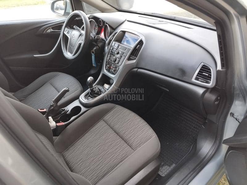 Opel Astra J 