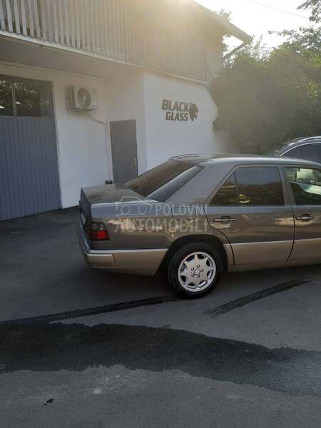 Mercedes Benz W124 250D