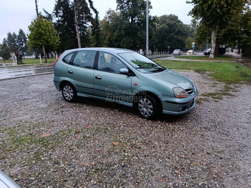 Nissan Almera Tino 