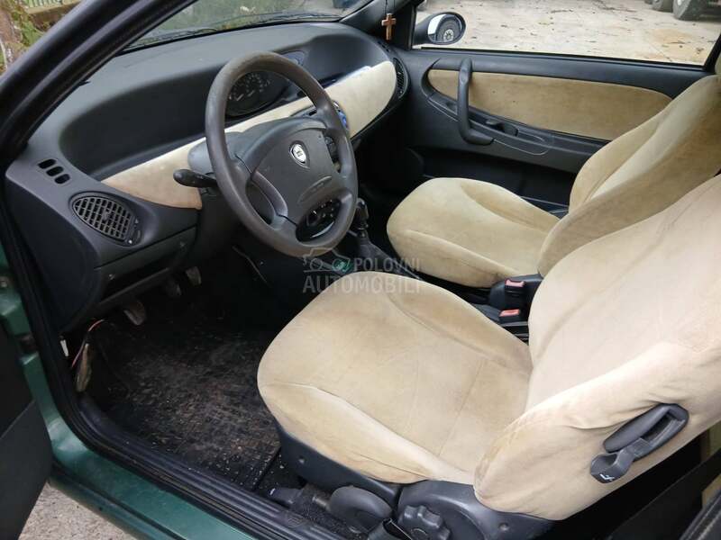 Lancia Ypsilon 