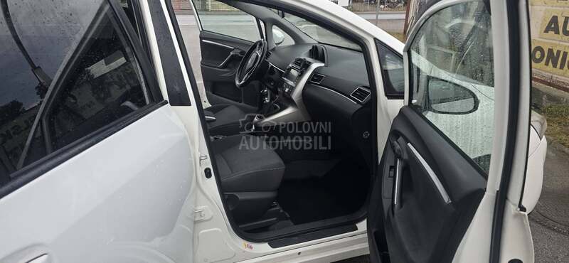 Toyota Verso 