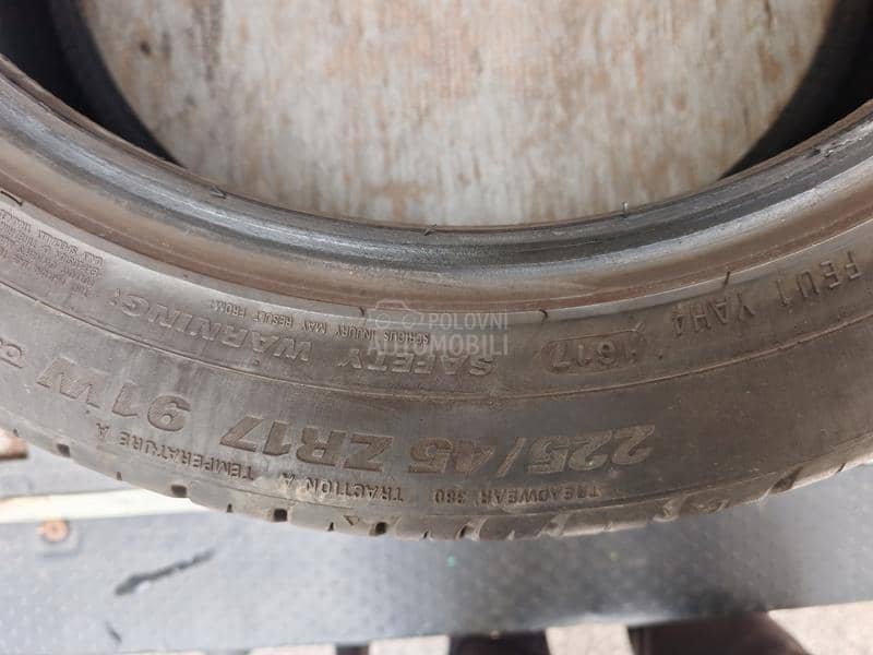 Kumho 225/45 R17 Letnja