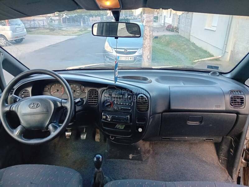 Hyundai H-1 