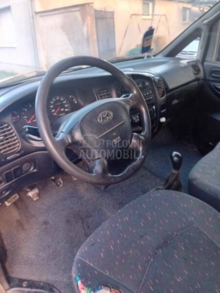 Hyundai H-1 