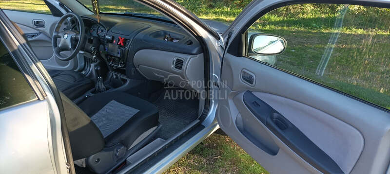 Nissan Almera 