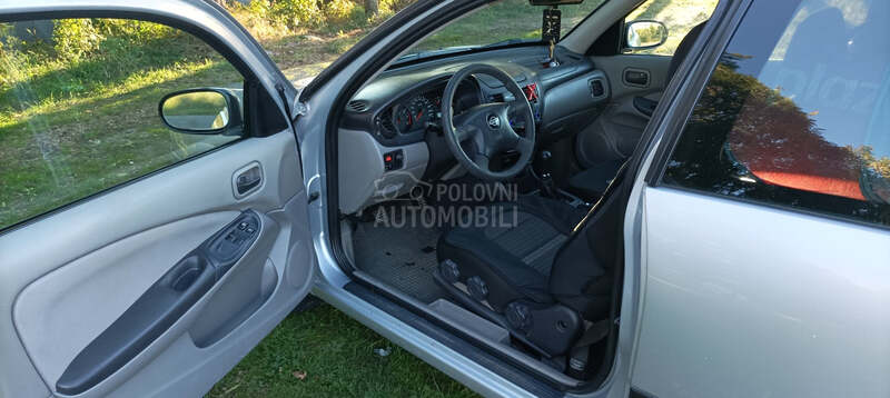 Nissan Almera 