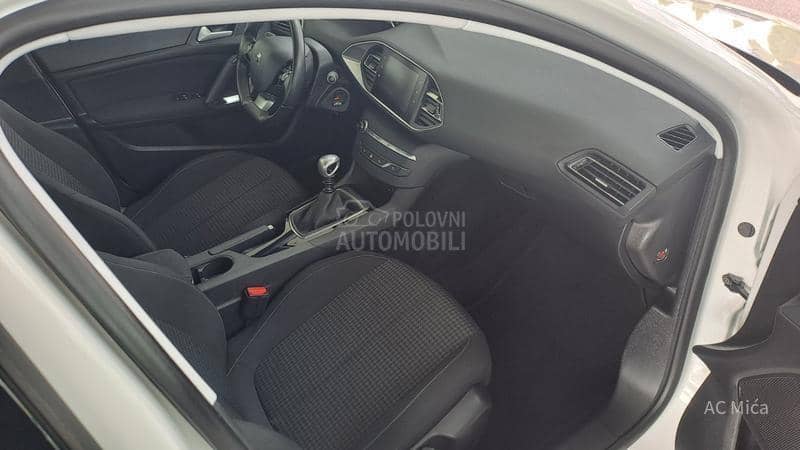 Peugeot 308 1.2NAV ALU LED 84000