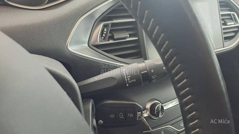 Peugeot 308 1.2NAV ALU LED 84000