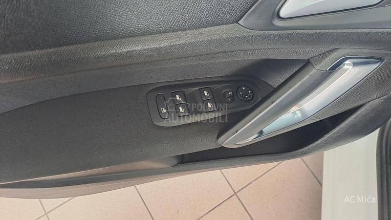 Peugeot 308 1.2NAV ALU LED 84000