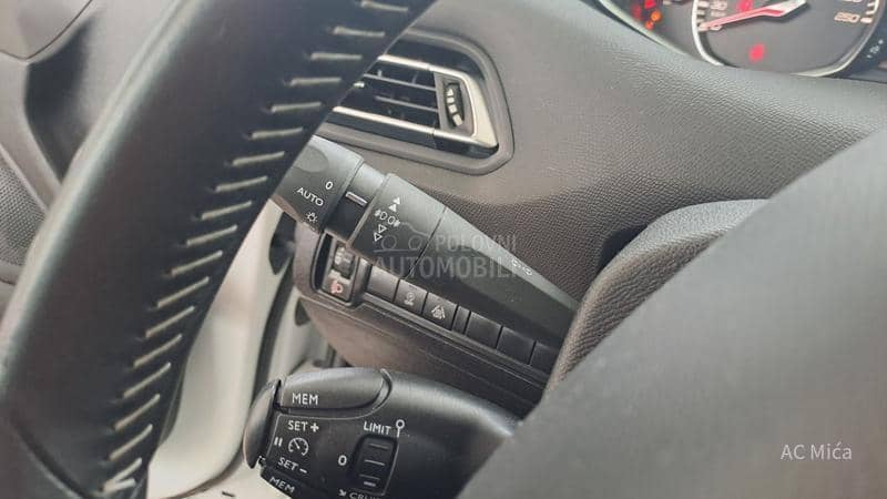 Peugeot 308 1.2NAV ALU LED 84000