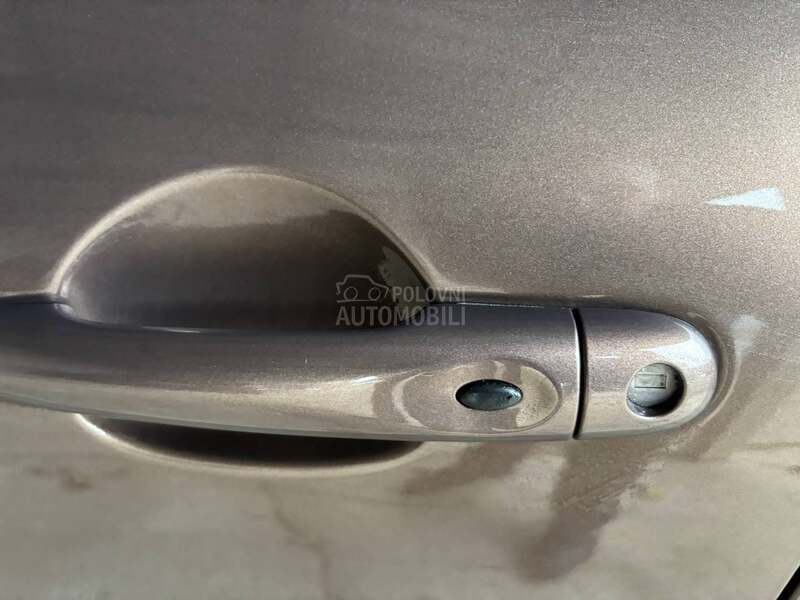 Renault Captur AUTO/N A V I/130 000
