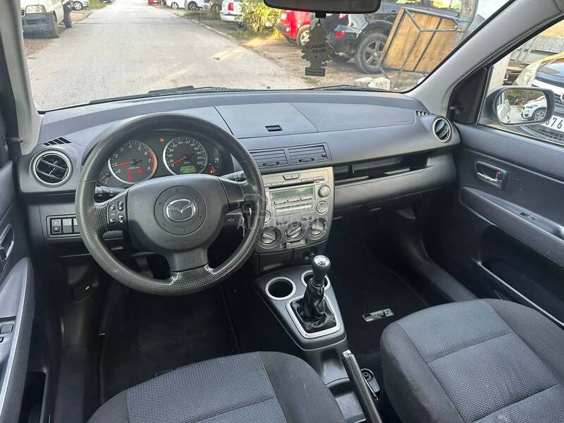 Mazda 2 