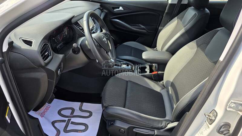 Opel Grandland X COSMOAut/Led far