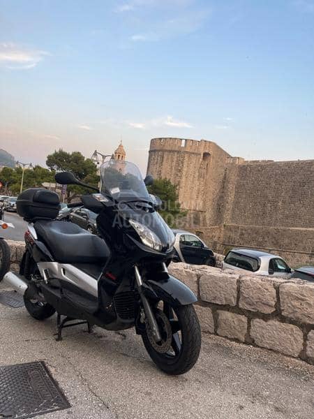 Yamaha XMAX 250