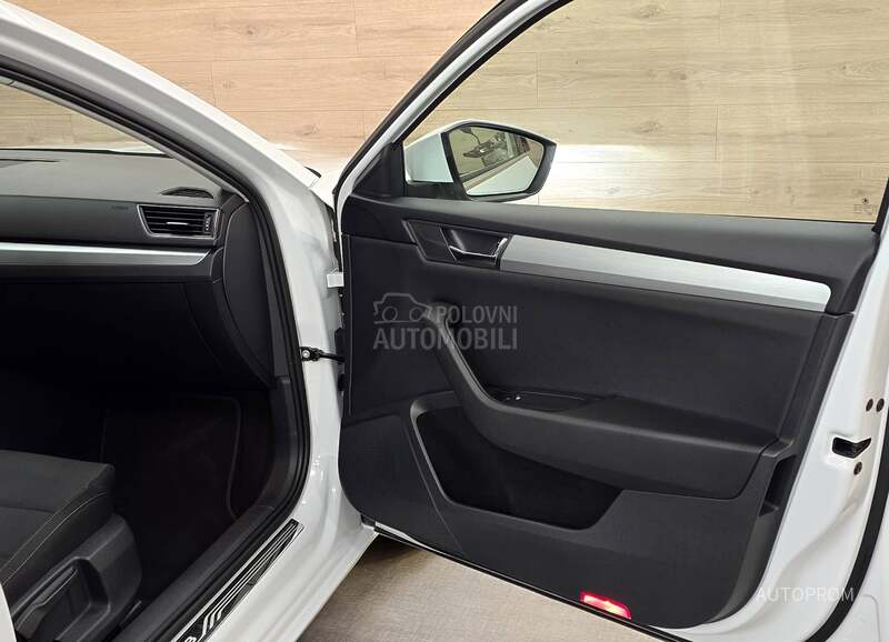 Škoda Superb 2.0tdi DSG/LED/NAV