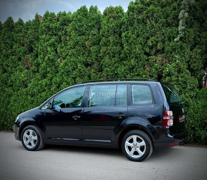 Volkswagen Touran 7 SED NAV CH