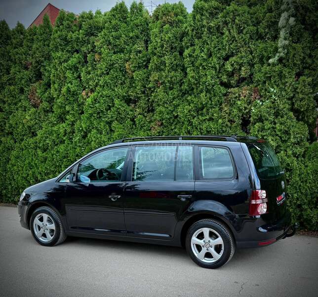 Volkswagen Touran 7 SED NAV CH
