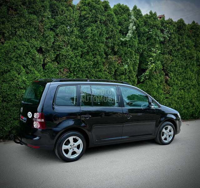 Volkswagen Touran 7 SED NAV CH
