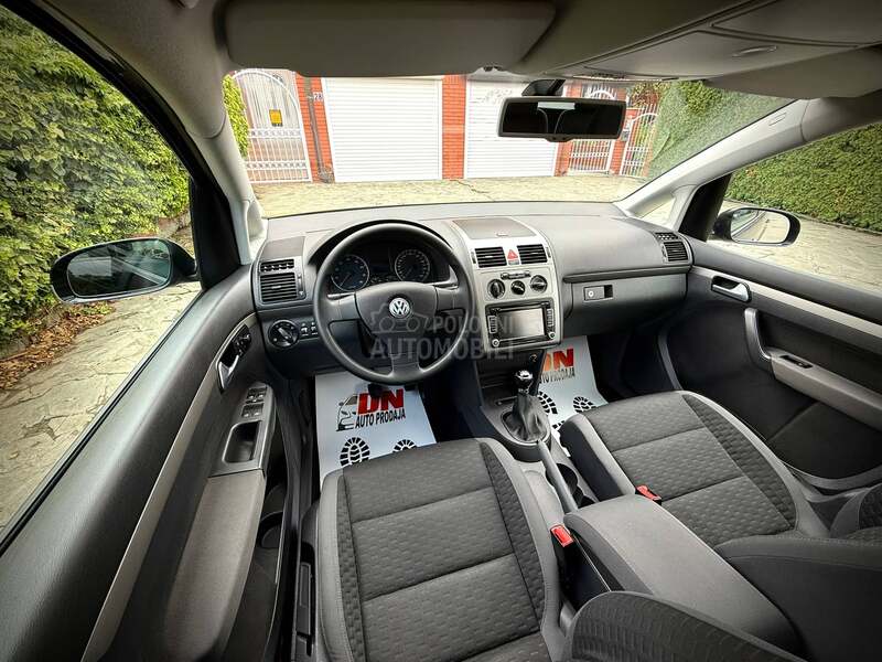 Volkswagen Touran 7 SED NAV CH