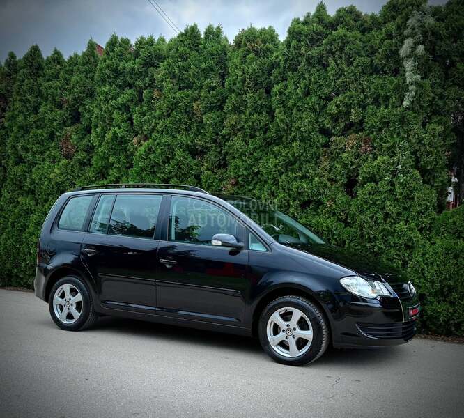 Volkswagen Touran 7 SED NAV CH