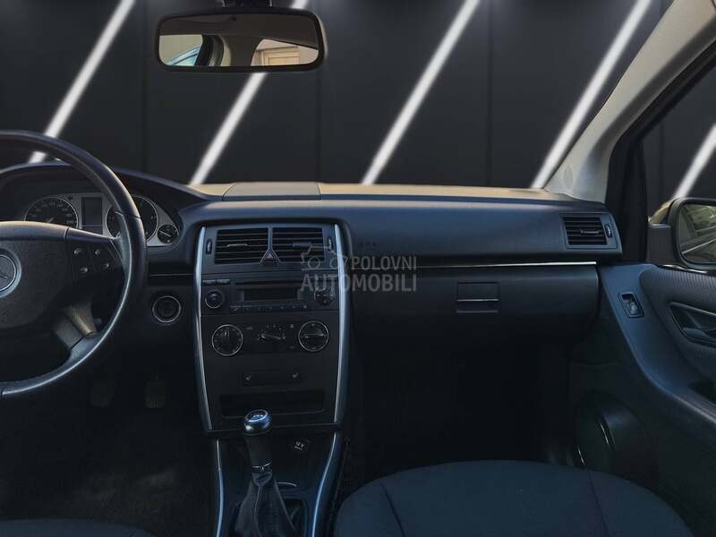 Mercedes Benz B 180 