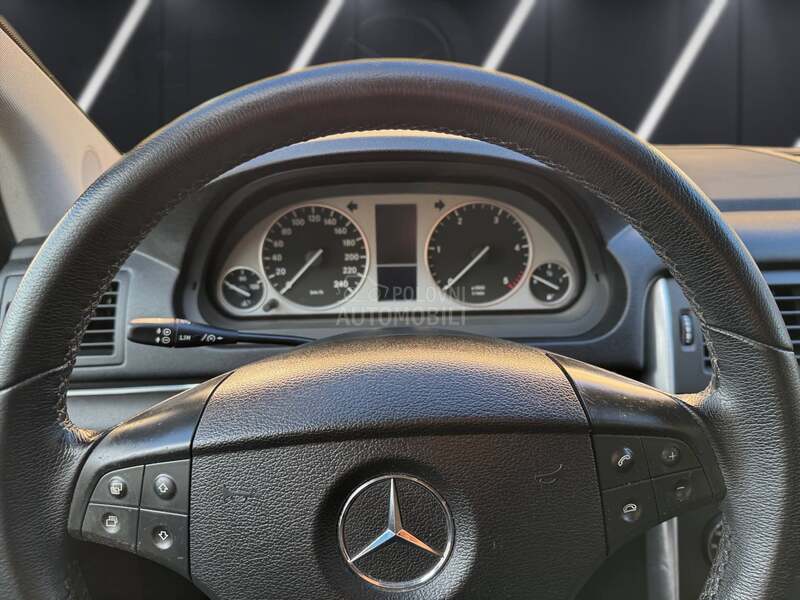Mercedes Benz B 180 