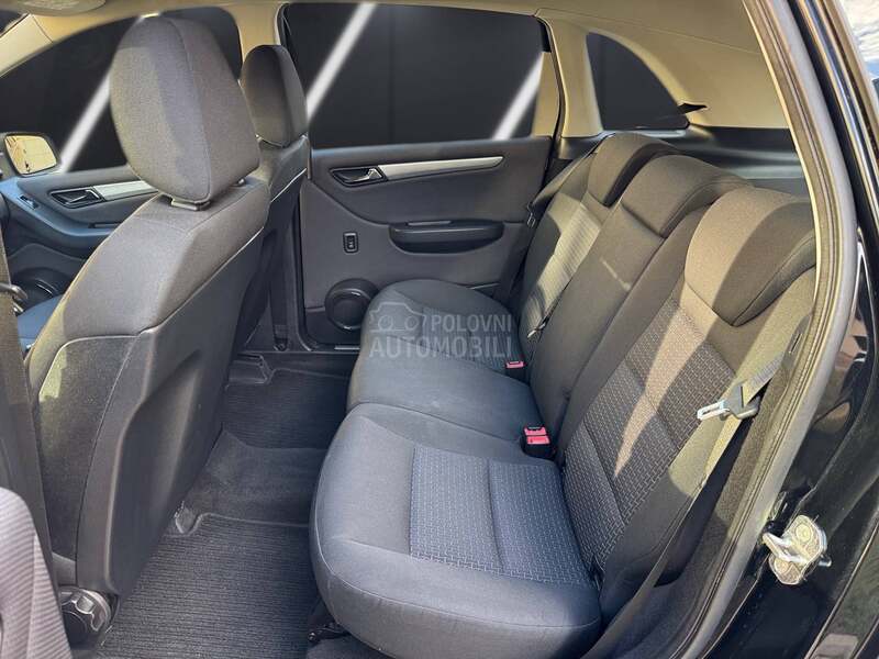 Mercedes Benz B 180 