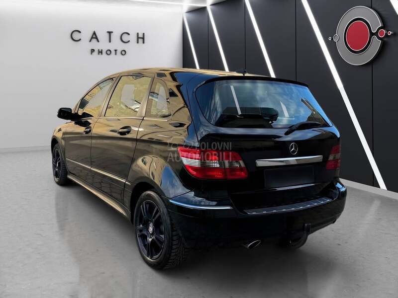Mercedes Benz B 180 