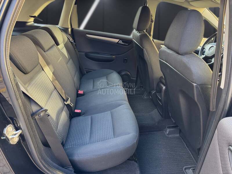 Mercedes Benz B 180 