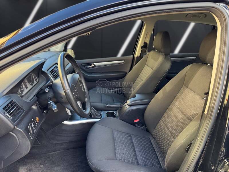 Mercedes Benz B 180 