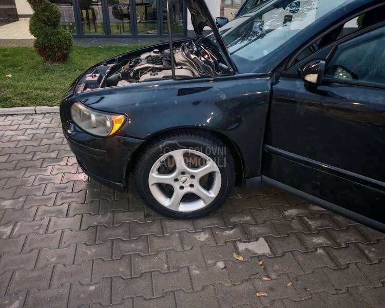 Volvo V50 