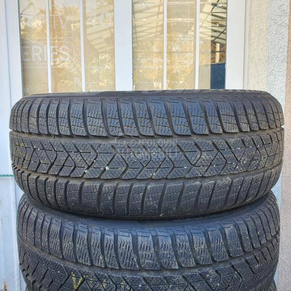Pirelli 215/50 R18 Zimska
