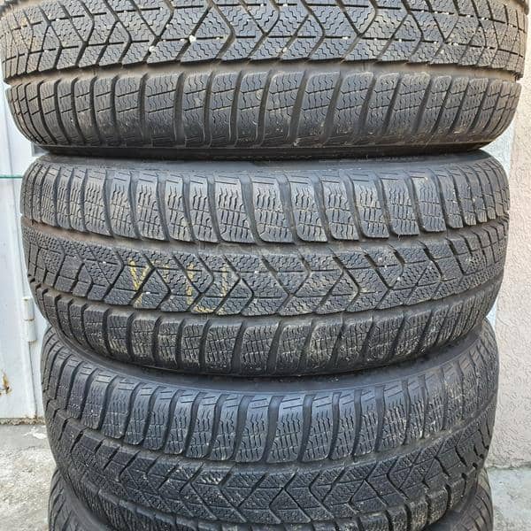 Pirelli 215/50 R18 Zimska