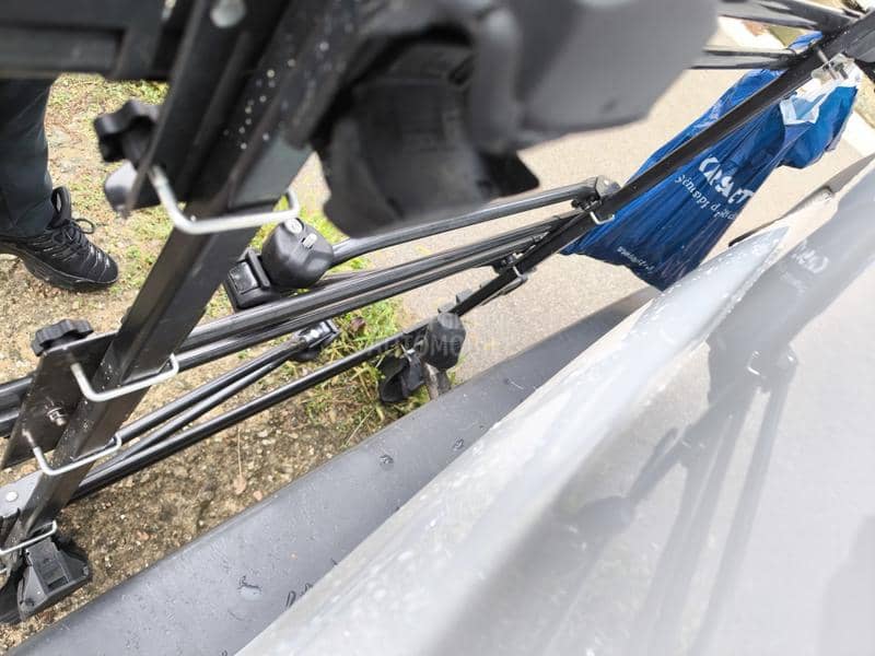 Nosac krovni,za tri bicikle