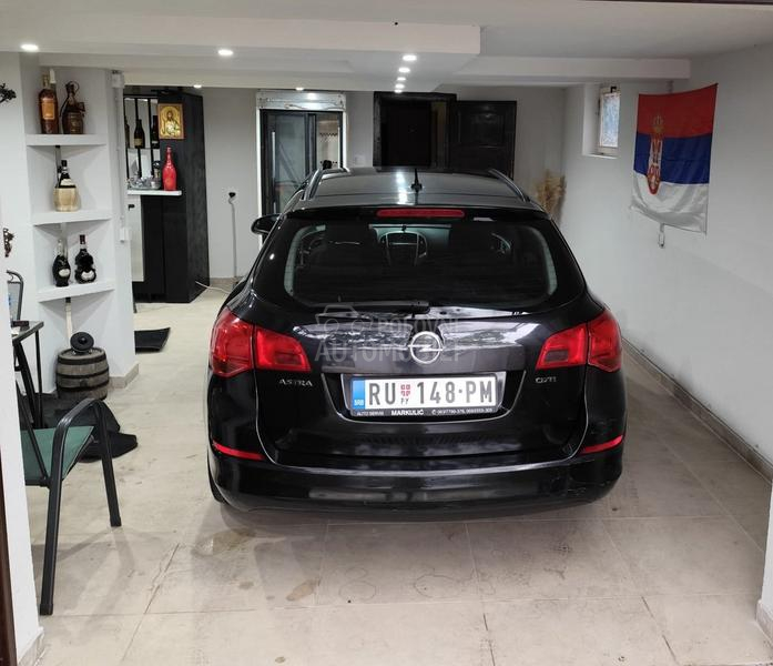 Opel Astra J 