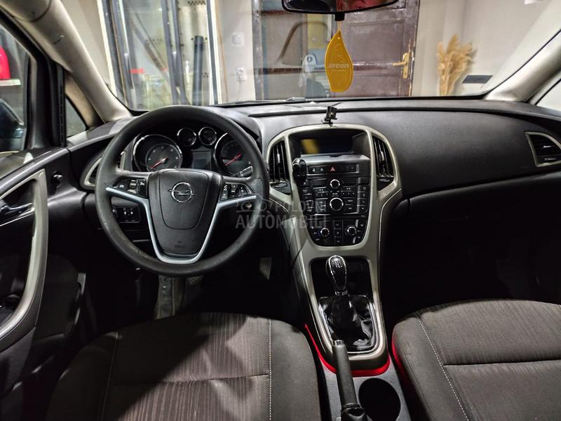 Opel Astra J 