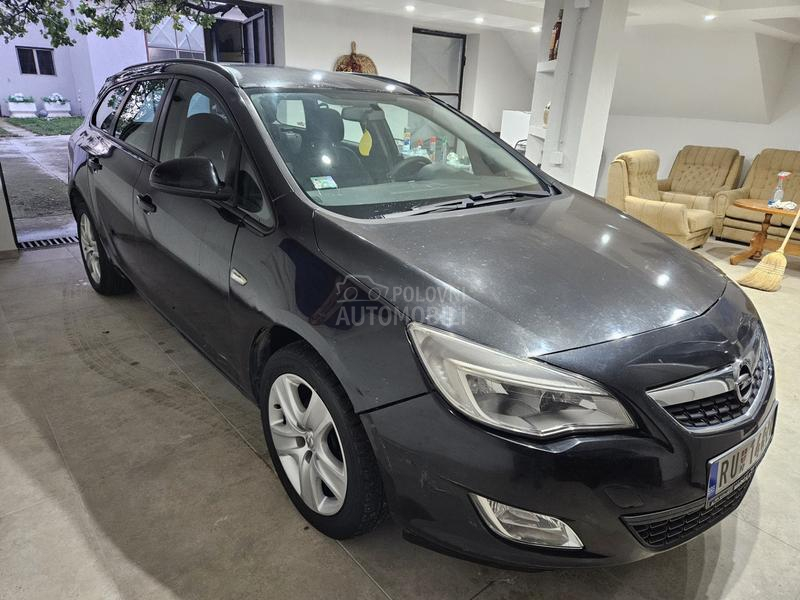 Opel Astra J 