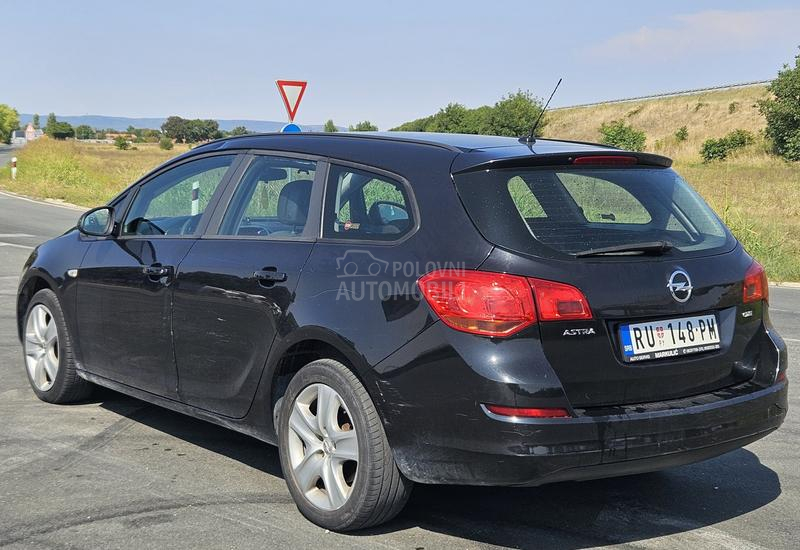 Opel Astra J 