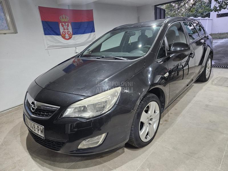 Opel Astra J 