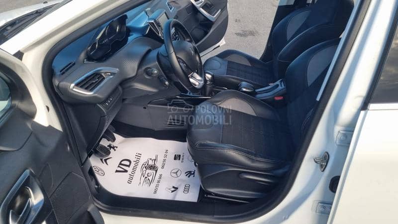 Peugeot 2008 ALLURE Peugeot 2008 ALLURE