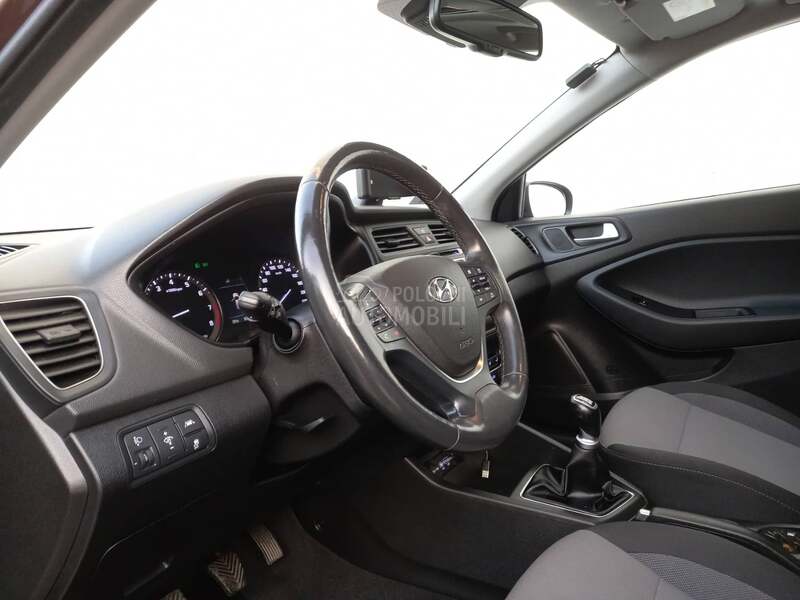 Hyundai i20 1.2 PANO/NAV/LED