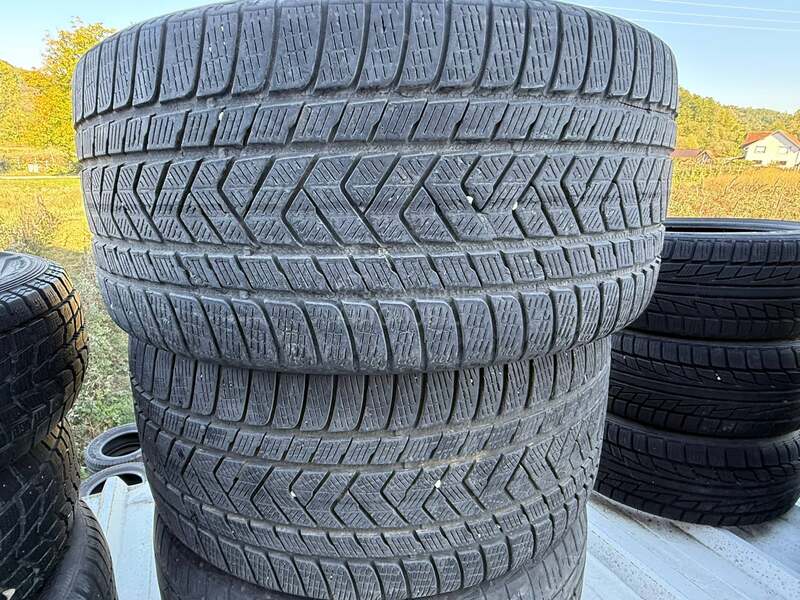 Pirelli 285/35 R22 Zimska