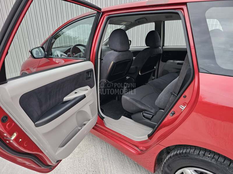 Mitsubishi Grandis 2.0 DiD 7sedišt a