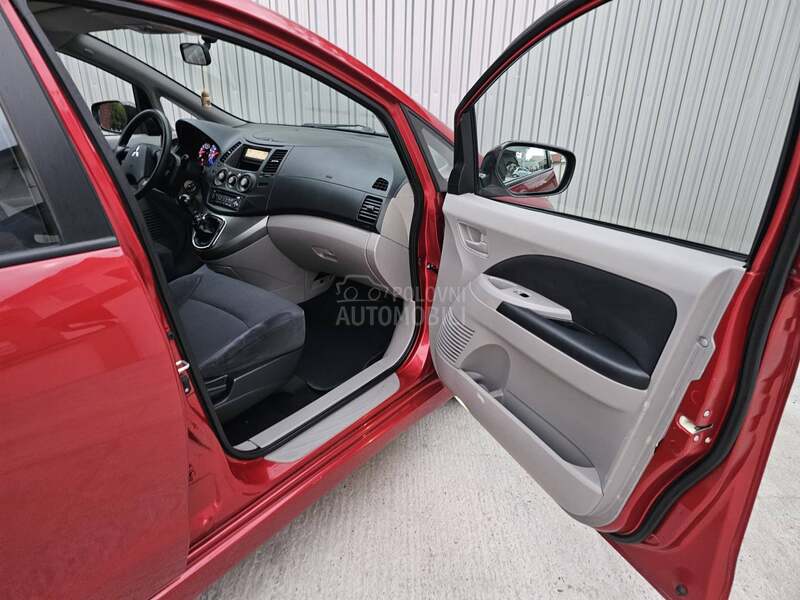 Mitsubishi Grandis 2.0 DiD 7sedišt a
