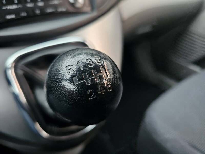Mitsubishi Grandis 2.0 DiD 7sedišt a