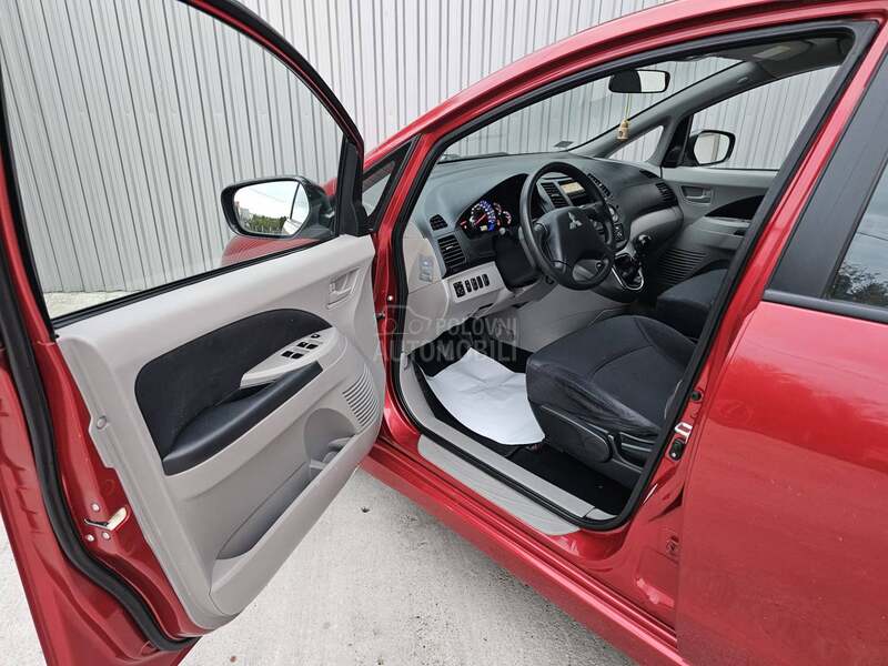 Mitsubishi Grandis 2.0 DiD 7sedišt a