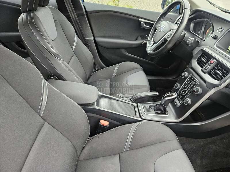 Volvo V40 AUTO