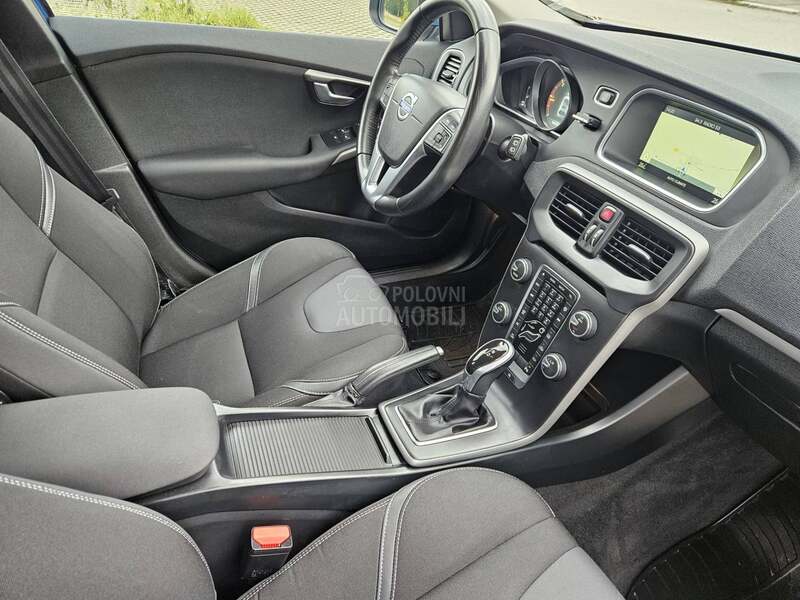 Volvo V40 AUTO