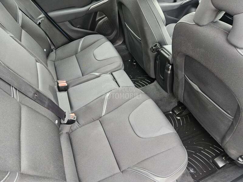 Volvo V40 AUTO
