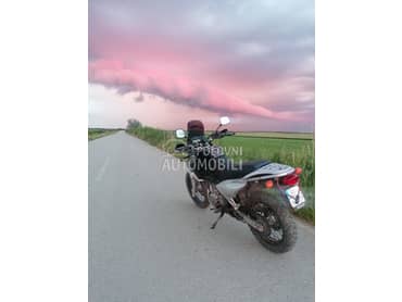 Suzuki DR 650 freewind